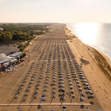 Homely With Great View And Swimming Pool Bibione