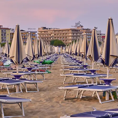 Homely With Great View And Swimming Pool Bibione