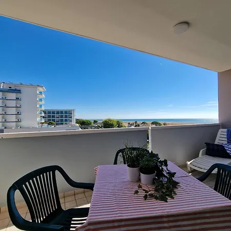 Homely With Great View And Pool Apartmán